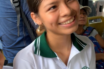 Franchesca Bozada y José Montiel riéndo mientras oían cantar a Límber.