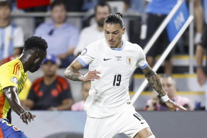 Darwin Núñez fue parte de la trifulca entre jugadores de Uruguay e hinchas de Colombia.