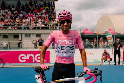 El Lagarto Narváez ganó la maglia rosa en el primer día del Giro de Italia.