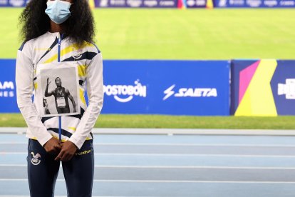 Anahí en los Juegos Panamericanos de la Juventud de 2021 salió al podio con una foto de su amigo Álex Quiñonez, quien falleció en extrañas circunstancias.