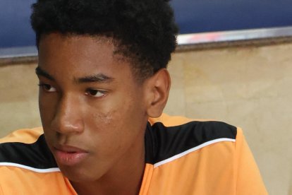 Jeremy Corozo, es un gigante de Las Malvinas, el básquet le cambio la vida.