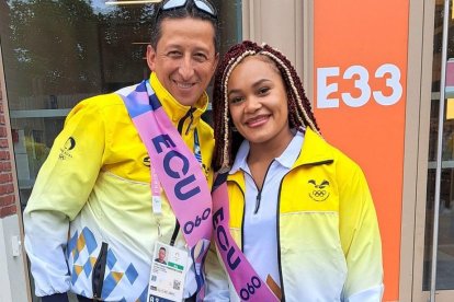 Ronald Zabala y Neisi Dajomes antes de emprender el viaje desde la Villa Olímpica