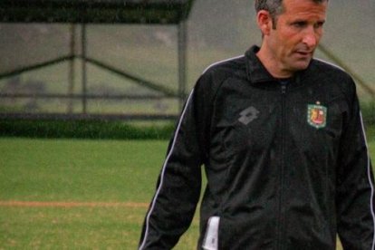 Las afectaciones de dinero en el Deportivo Cuenca fue una de las causas para la salida del DT Igor Oca.