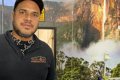 Kervis González tiene más de 8 años en Ecuador y trabaja en una panadería.