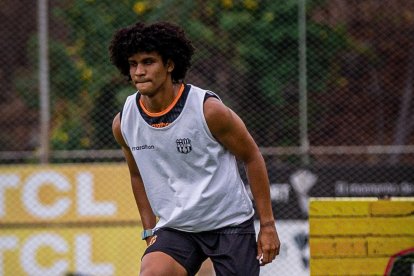 Eduard Bello disputó con la selección de Venezuela la Copa América ahora es jugador de Barcelona.