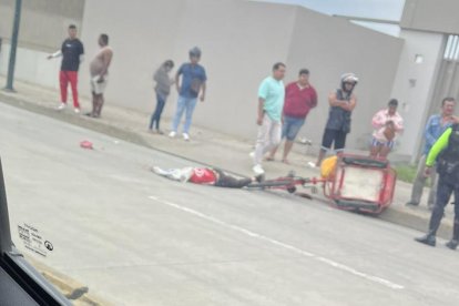 La víctima tenía aproximadamente 65 años de edad.