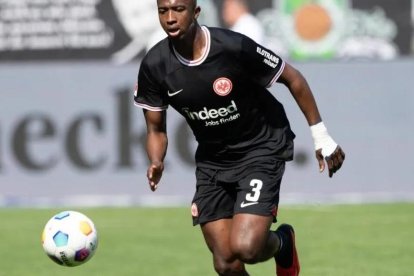 PSG pagará 43 millones de dólares por el fichaje del defensor ecuatoriano.