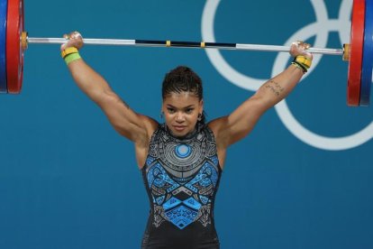 Angie Palacios levantó un máximo de 116 kilogramos en el arranque de los 71 kg en halterofilia