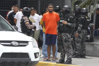 Alias Negro Tulio (de camiseta color naranja) permanece preso, pero también es parte de los sospechosos.