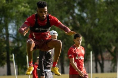 Bryan tuvo paso por Liga (Q) y El Nacional. En  este último no descarta volver.