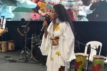 La joven esmeraldeña aprendió desde muy pequeña.