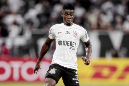 Félix Torres es titular fijo en la defensa de Corinthians.