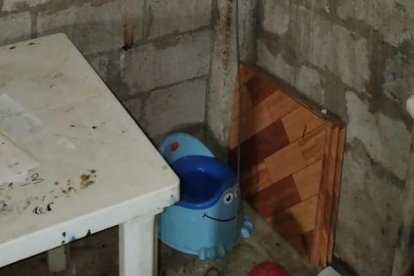 El atacante cayó sobre esta mesa.
