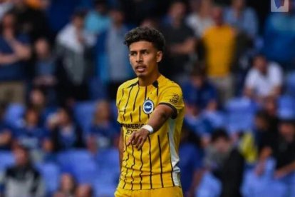 Jeremy Sarmiento con la camiseta de Brighton en uno de los primeros partidos de la actual temporada en Premier League