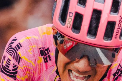 Richard Carapaz sufrió una caída en la etapa 11 de la Vuelta a España