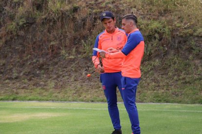 Sebastián Beccece (d) junto al profesor Miguel Bravo de la Sub-20 de la Tricolor