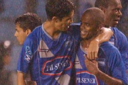 Carlos Andrés Quiñónez (d) junto a José Aguirre en Emelec
