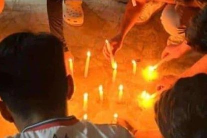 Un homenaje se hizo afuera de la tienda donde se registró la masacre en Pedro Carbo.