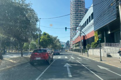 El semáforo de la avenida República, entre Amazonas y Eloy Alfaro es el único que funcionaba en la zona.