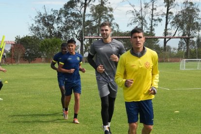 Porteros y jugadores de Aucas, con ellos suelen mezclarse también jugadores del Norteamérica.