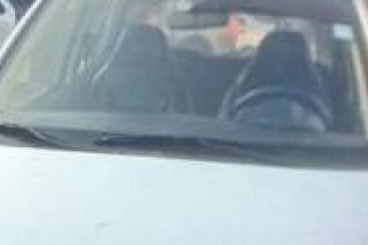 Entre las evidencias consta un carro.