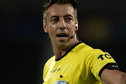 Raphael Claus dirigirá el partido entre Ecuador y Paraguay