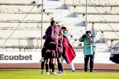 Mushuc Runa y una fiesta luego de golear 3-0 a Orense.