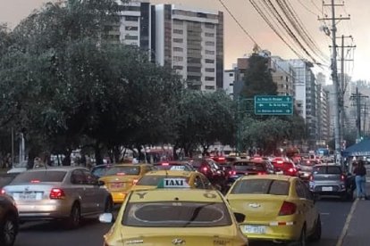 El Municipio ordenó la suspensión del pico y placa este 24 de septiembres como medida para enfrentar el caos por los incendios y los cortes de luz en Quito.