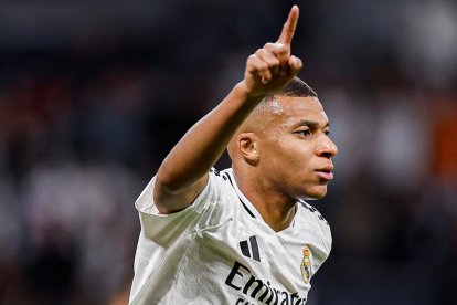 Kylian Mbappé anotó uno de los tres goles en la victoria de Real Madrid ante Alavés