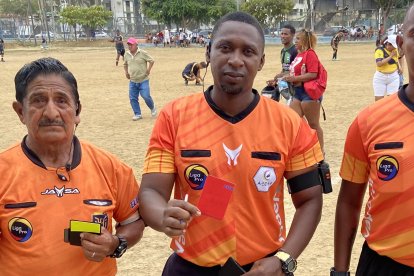 Los árbitros: Virgilio Chalén, de 68 años, Emmanuel Castillo, de 39 años y Holguer Cortez.