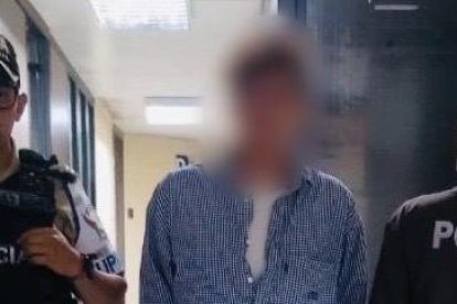 El detenido tiene 19 años y tenía, según la Policía, un galón de combustible.