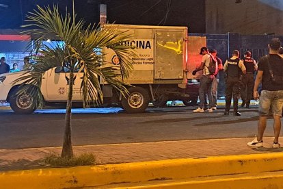 Los cadáveres fueron retirados luego de las pericias iniciales.