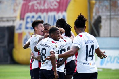Liga de Quito en pleno festejo en el gol de Piovi ante Delfín.