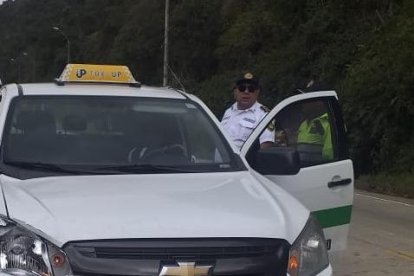 Una camioneta de las que realizan transporte de carga y pasajeros fue retenida.