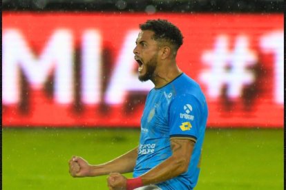 Charles Vélez hizo el penal de la clasificación de El Nacional.