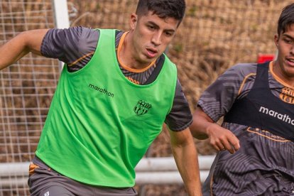 Luca Sosa, defensor de Barcelona.