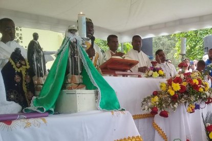 Misa en honor a San Martín de Porres.