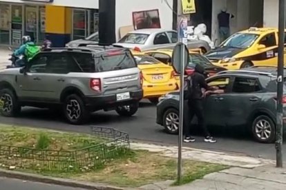 Un ciudadano captó a un sospechoso en esta intersección capitalina.