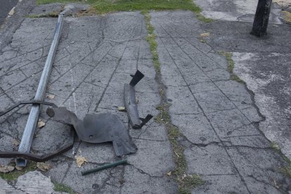 Estas son las evidencias de un accidente en este lugar.