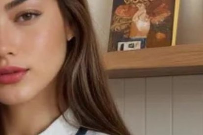 Hiedra es una de las modelos ficticias realistas que puede ser elegida como una novia virtual.