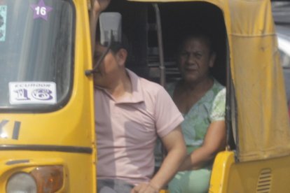 A las tricimotos les colocan un sticker en forma de estrella con un número, para llevar el control de quienes están al día con la ‘vacuna’.