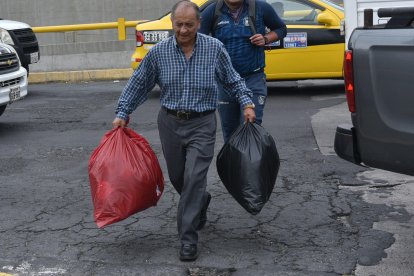 Los peatones tienen dificultades para cruzar en algunas intersecciones.