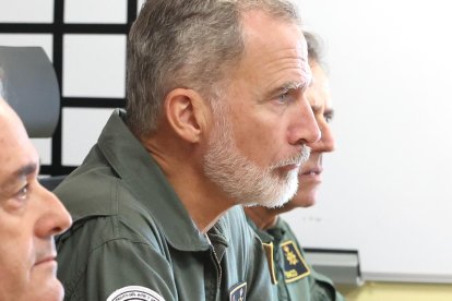 El rey de España, Felipe VI, preside el comité de crisis instalado por la emergencia en Valencia.