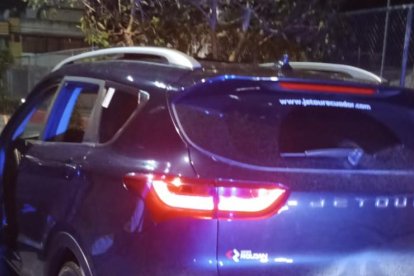 En este vehículo se movilizaban los sospechosos.