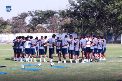 El plantel de Emelec volvió a resistirse a las actividades de entrenamiento en el Polideportivo de Los Samanes
