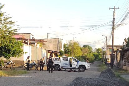 Los Choneros fueron buscados por miembros de Comandos de Frontera para asesinarlos. En su lugar, mataron a tres policías en Joya de los Sachas.