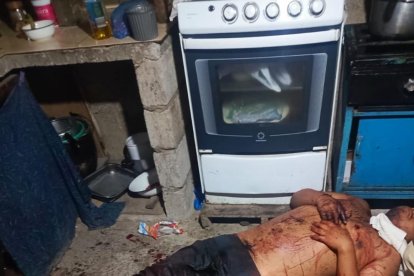 El hombre fue encontrado con heridas de cuchillo dentro de su casa en La Roldós.