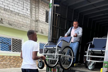 El joven solidario coordina donaciones con fundaciones nacionales y extranjeras.