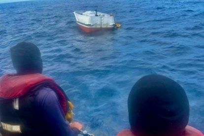 La Armada busca en aguas de Manabí a los pescadores desaparecidos.