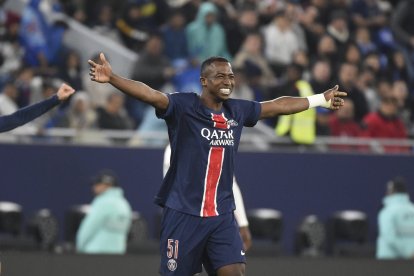 Willian Pacho expuso su felicidad al quedar campeón de la Supercopa de Francia